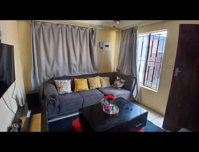 7 BEDROOM HOUSE FOR SALE IN KAALFONTEIN